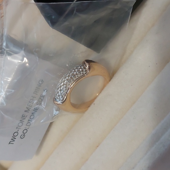 💚5/$25 Avon Sealed Two-tone Mesh Ring Goldtone Size 6 - Picture 2 of 8